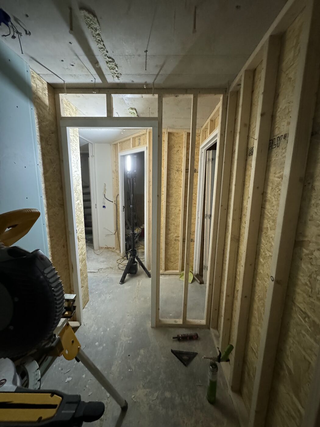 Nieuwe binnenwanden in opbouw