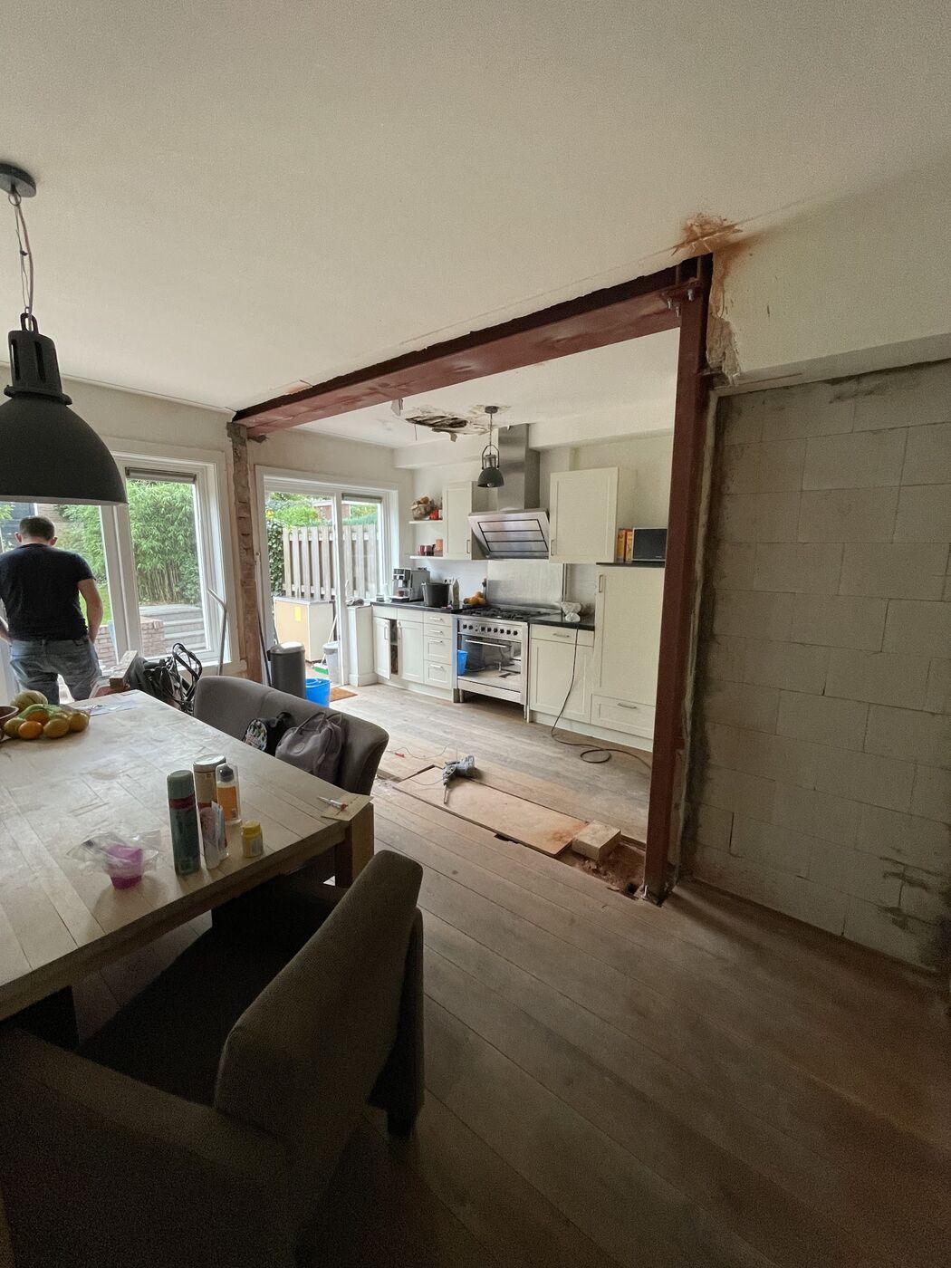 Stalen ligger tussen woonkamer en keuken